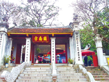 Visite de Thang Long tu tran en printemps